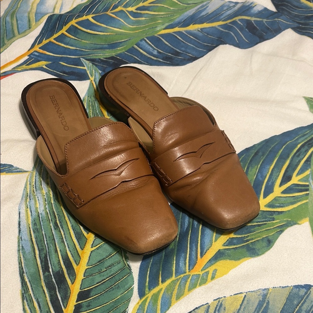 Bernardo Women's Brown Leather Mules